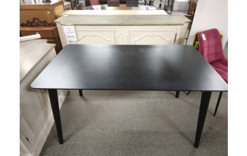 TABLE NOIRE