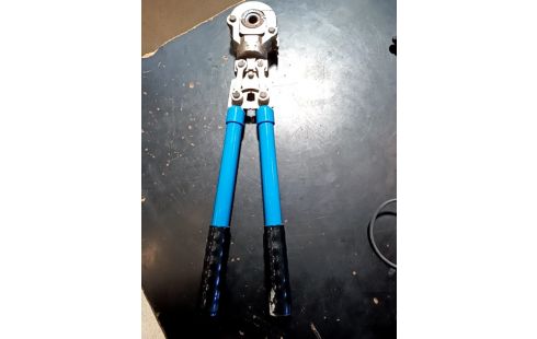 PINCE POUR RACCORD A SERTISSAGE RADIAL