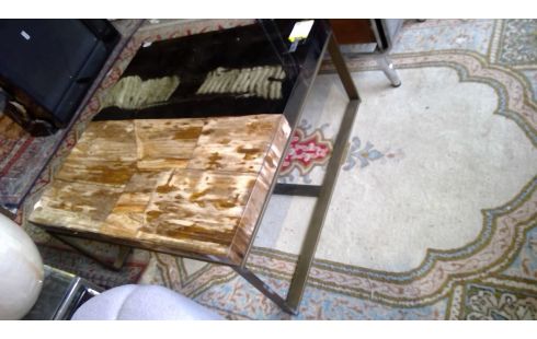 TABLE BASSE CARREE BOIS PETRIFIÉ ABIMÉE