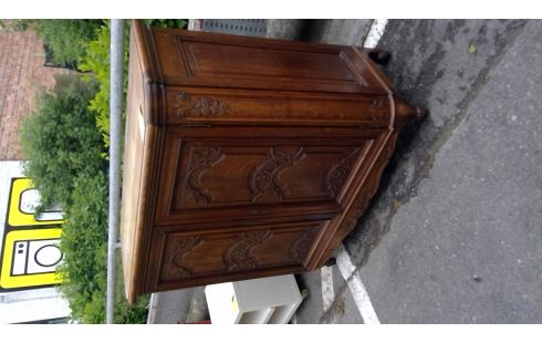 BUFFET CHENE SCULPTE 2 PORTES
