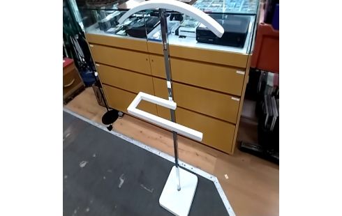 VALET DE NUIT MODERNE