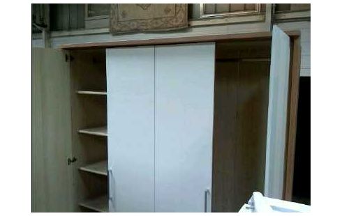 KLEIDERSCHRANK HOLZ 4-TÜR. WEIß-HOCHGLANZ