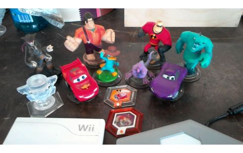 JEU VIDEO WII DISNEY I + SOCLE + FIGURINES