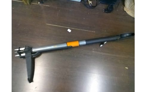 DESHERBEUR FISKARS W82