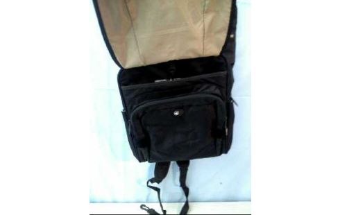 UMHÄNGETASCHE/RUCKSACK SCHW. <PACSAFE>