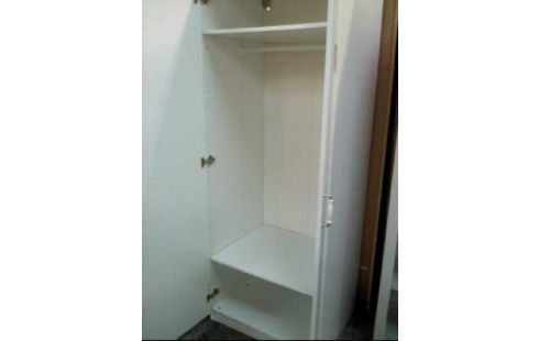 SCHRANK WEIß 2-TÜREN MIT KLEIDERST.