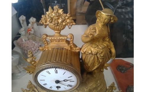 KLOK ANTIEK SCHOUWPENDULE/GOUD GEPAT/SLTL