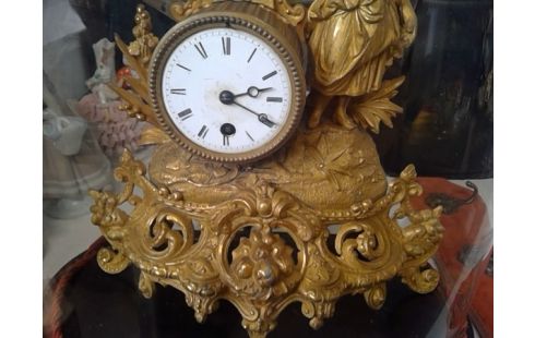 KLOK ANTIEK SCHOUWPENDULE/GOUD GEPAT/SLTL