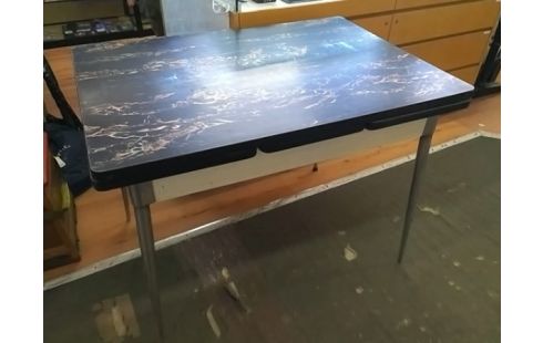 TABLE FORMICA AVEC ALLONGES INTERIEURES