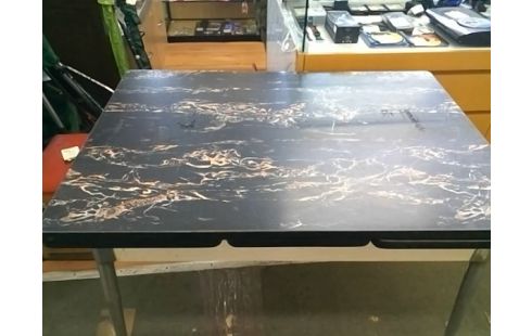 TABLE FORMICA AVEC ALLONGES INTERIEURES