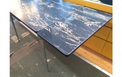 TABLE FORMICA AVEC ALLONGES INTERIEURES