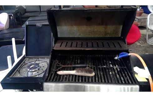BARBECUE A GAZ CENTRAL + BONBONNES