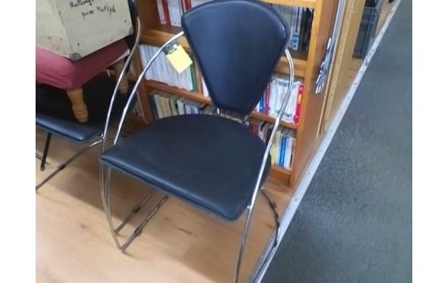CHAISE NOIRE MODERNE