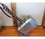 DECORATION MARTEAU DE THOR AVEC SOCLE