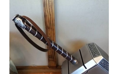 DECORATION MARTEAU DE THOR AVEC SOCLE
