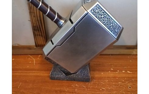 DECORATION MARTEAU DE THOR AVEC SOCLE