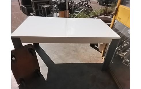 TABLE MODERNE LAQUÉE 1 ALLONGE