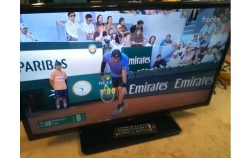TELEVISEUR LG 81 CM / HD / TNT HD / AVEC TELECOMMANDE