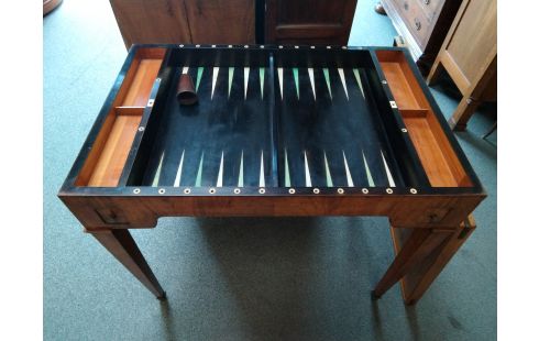 TABLE DE JEU EPOQUE LOUIS XV NOYER