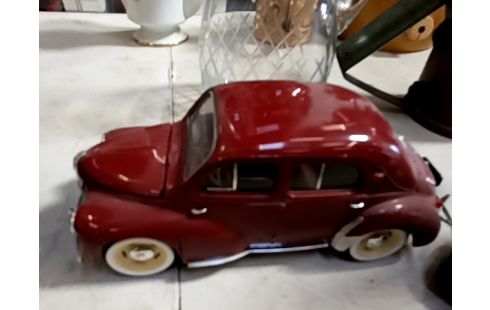 VOITURE RENAULT 4CV