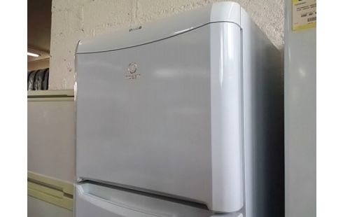 REFRIGERATEUR CONGELATEUR INDESIT 241L + 72L
