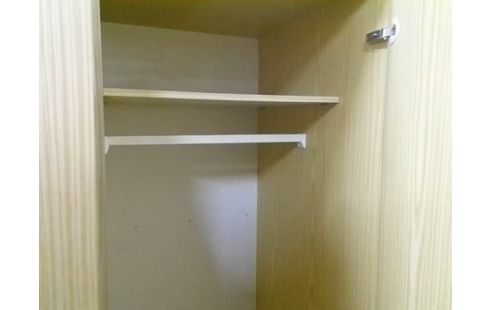 ARMOIRE 2P 4T (PENDERIE+ETAGERES)