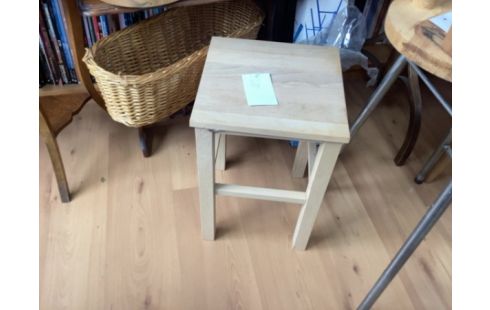 TABOURET BOIS CARRE
