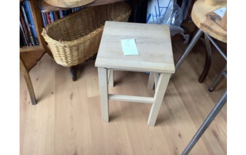 TABOURET BOIS CARRE
