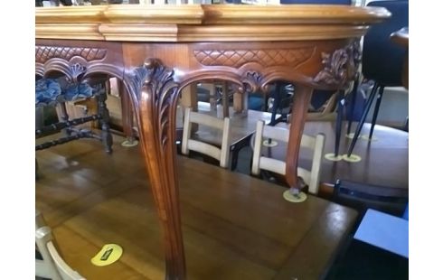 TABLE OVALE STYLE LOUIS XV