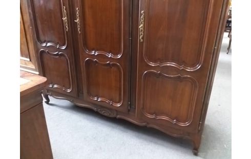 ARMOIRE 3P (AVEC ETAGERES+PENDERIE) QLQS RAYURES)