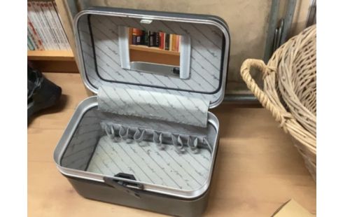 TROUSSE DE VOYAGE + CLÉS