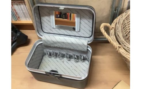 TROUSSE DE VOYAGE + CLÉS