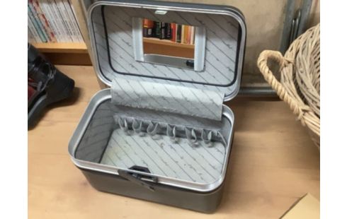 TROUSSE DE VOYAGE + CLÉS
