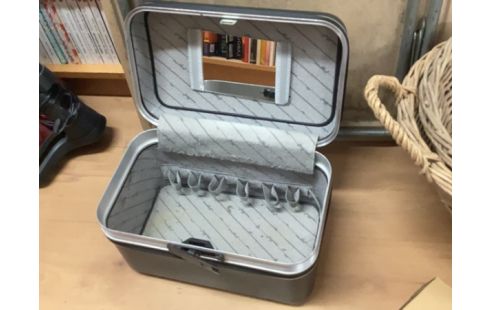 TROUSSE DE VOYAGE + CLÉS