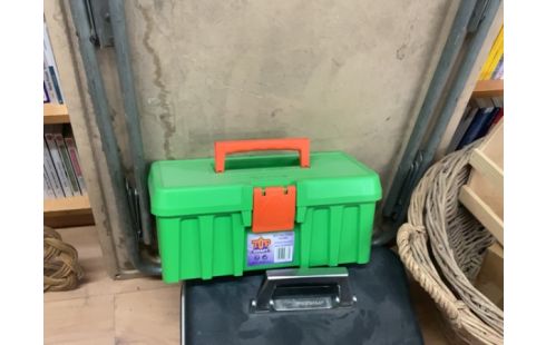 BOITE VERTE POIGNÉE ORANGE