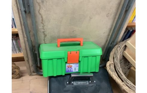 BOITE VERTE POIGNÉE ORANGE