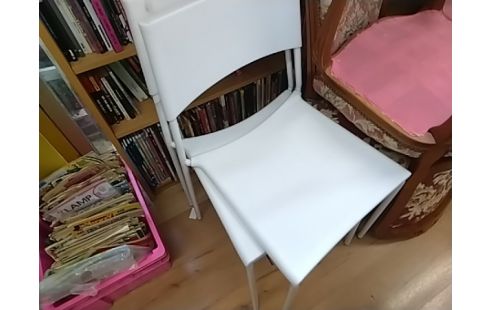 CHAISE BLANCHE