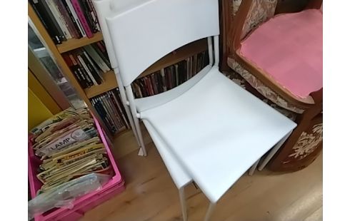 CHAISE BLANCHE