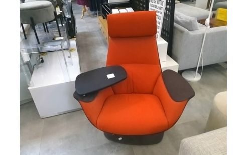 FAUTEUIL AVEC TABLETTE/ACCOUDOIR DESIGN