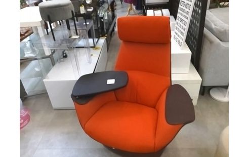 FAUTEUIL AVEC TABLETTE/ACCOUDOIR DESIGN