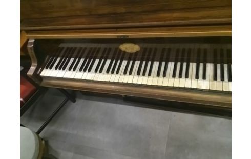 PIANO DROIT A CADRE EN BOIS