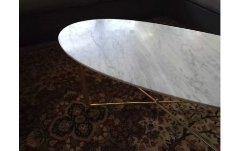 TABLE BASSE PLATEAU MARBRE PIEDS LAITONS DORES