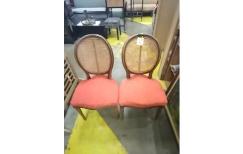 PAIRE DE CHAISE CAPITONNEE