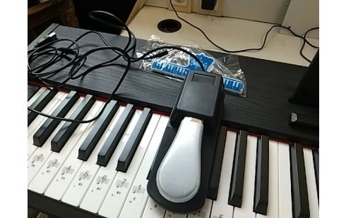 PIANO NUMERIQUE VEVOR 88 PEDALE CASQUE BLUETOOTH USB MIDI