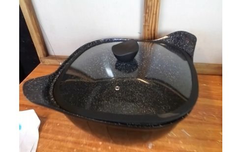 FAITOUT LOSANGE AVEC COUVERCLE 32CM