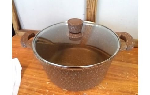 FAITOUT MARRON AVEC COUVERCLE D28 CM