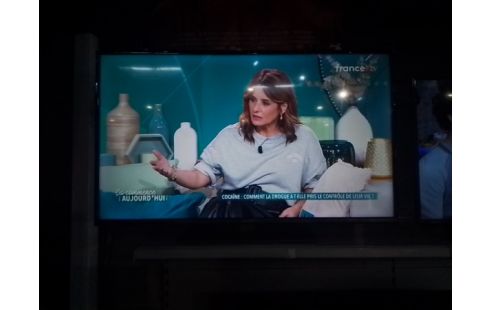 TELEVISEUR PANASONIC 120CM