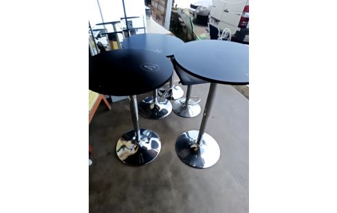 TABLE MANGE DEBOUT