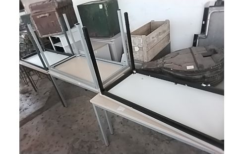 TABLE / BUREAU
