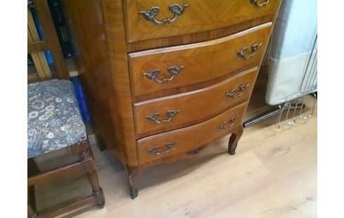 CHIFFONNIER MARBRE 6T (UN ECLAT COTE DROIT)